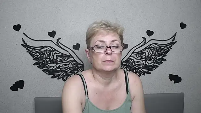 EmiliaGree stripchat live cam model