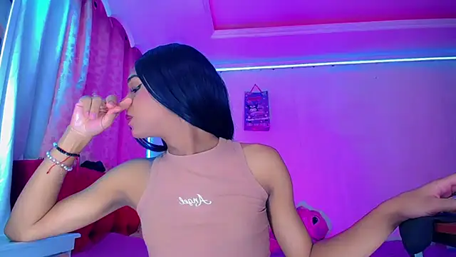 NahomiCamper stripchat live cam model