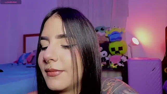 Kittyhelll_ stripchat live cam model