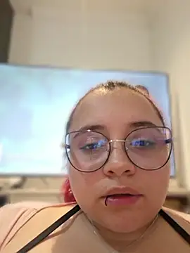CURVY-HORNY stripchat live cam model