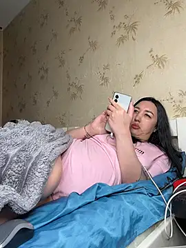 Naughtbaby_2025 stripchat live cam model