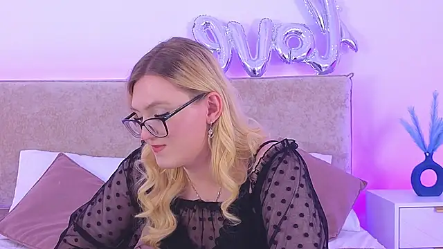 Jules_night stripchat live cam model