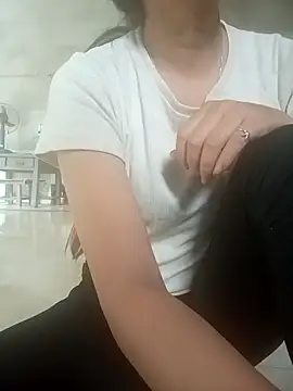 Momo-biki stripchat live cam model