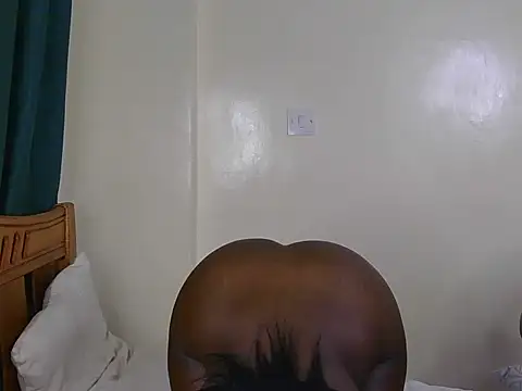 petite_cee stripchat live cam model