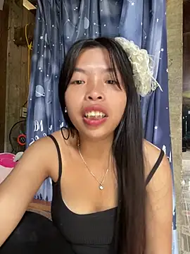 Hikomy- stripchat live cam model
