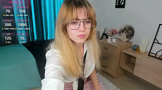 JanitaPhurrough stripchat live cam model