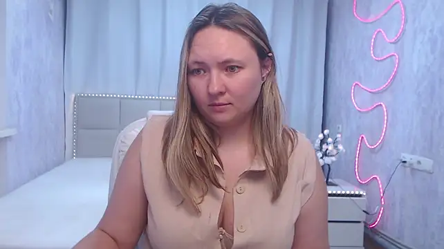 SallyVerda stripchat live cam model