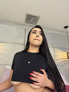 IvonneOwen stripchat live cam model