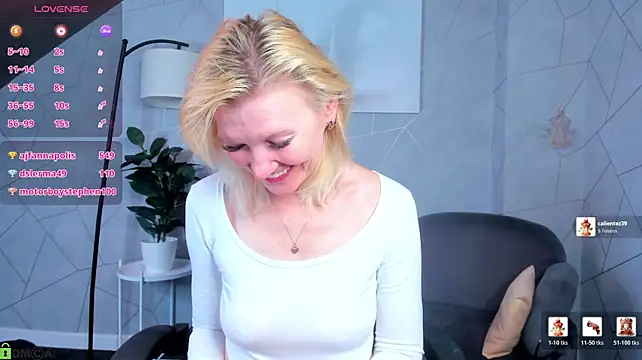Julie_Lucas stripchat live cam model