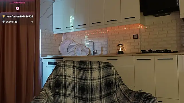 lunaaauraaaa stripchat live cam model