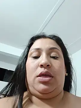 Hot_bella12 stripchat live cam model