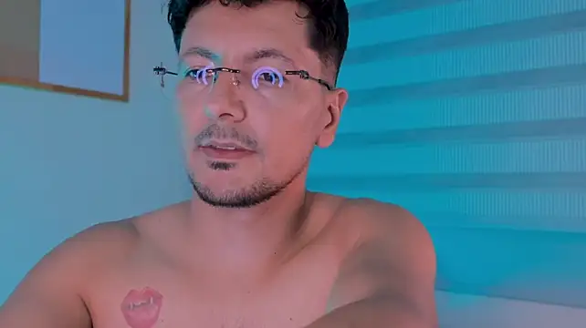 DerekGrayX stripchat live cam model