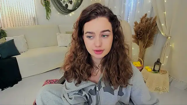 MiracleCurly stripchat live cam model
