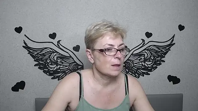 EmiliaGree stripchat live cam model