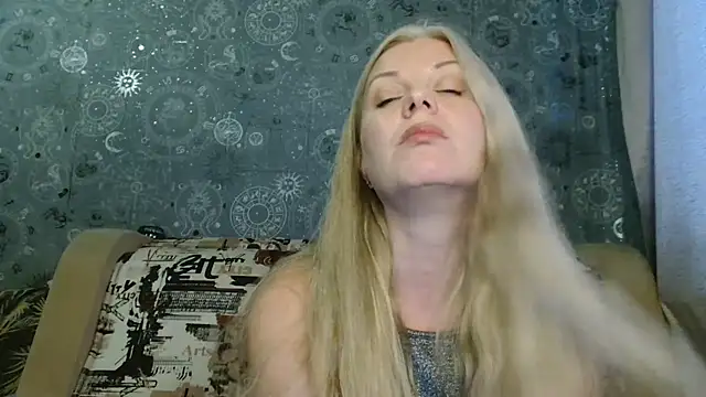 BlondeFox stripchat live cam model