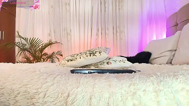 PaoL22 stripchat live cam model
