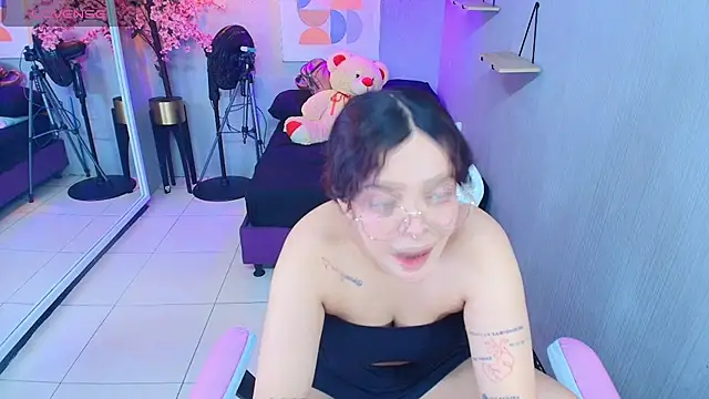 Maggy_t18 stripchat live cam model