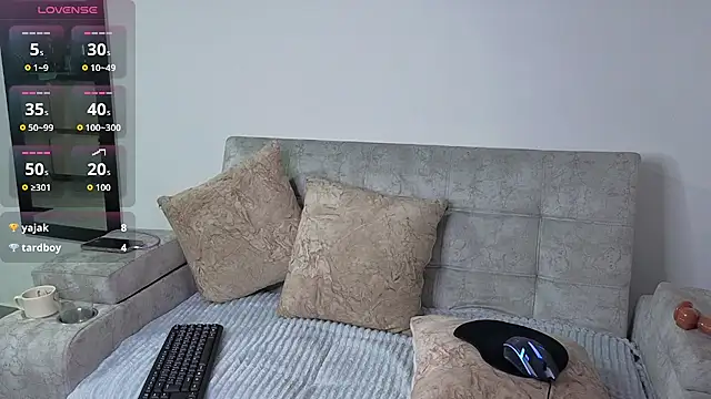 Elodie221 stripchat live cam model