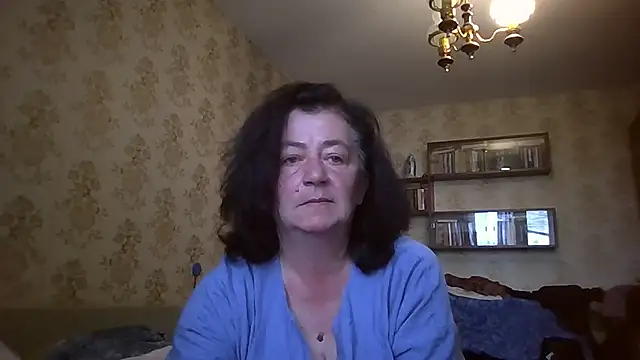 GypsiQueen2 stripchat live cam model