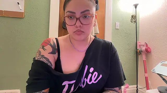 native_naya stripchat live cam model
