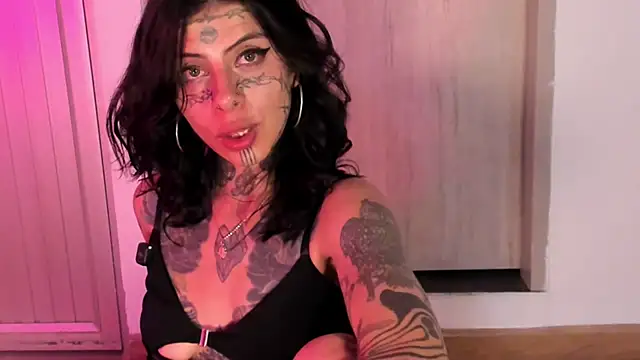 ura_laurapanda stripchat live cam model