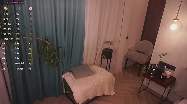 QueenieGitt stripchat live cam model