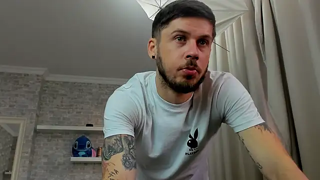 JonahShaw stripchat live cam model