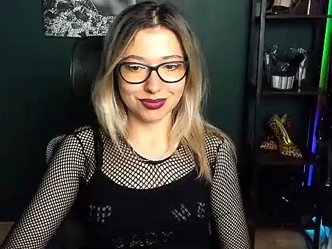 loveHeidi stripchat live cam model