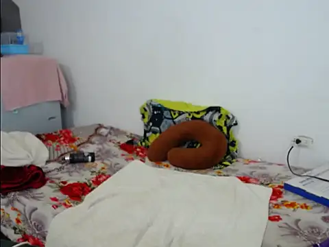 NinaFuentes2X stripchat live cam model