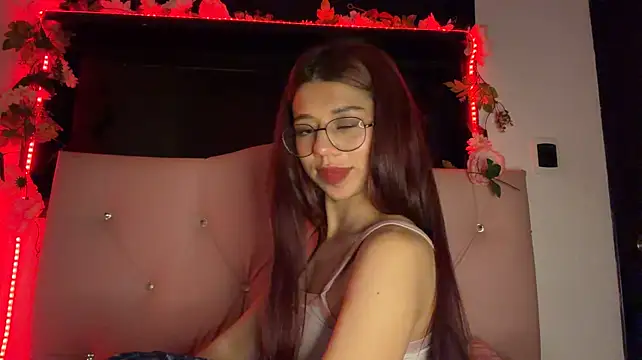 its_raquelle stripchat live cam model