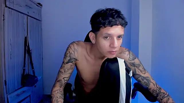 tylerrnova stripchat live cam model