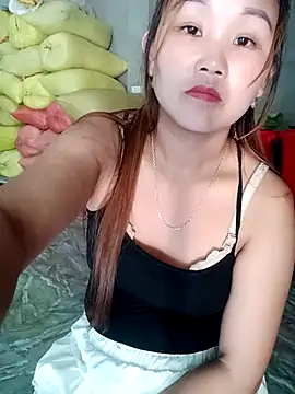 Emma-18h stripchat live cam model