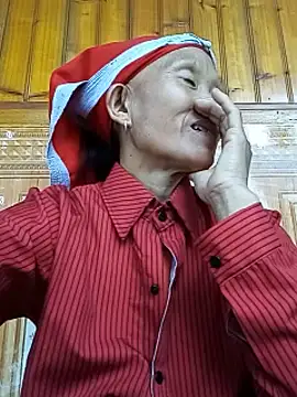 Nguyen_Emaa stripchat live cam model