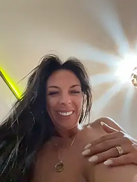 Almmaxxxx stripchat live cam model