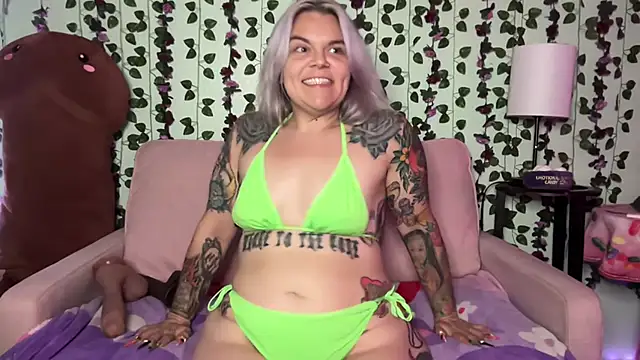 CherryBombBomb stripchat live cam model