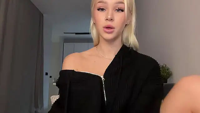 ur_molly stripchat live cam model