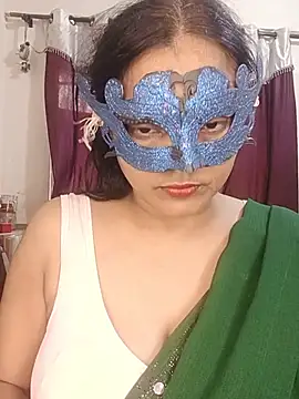 MEERAcle stripchat live cam model