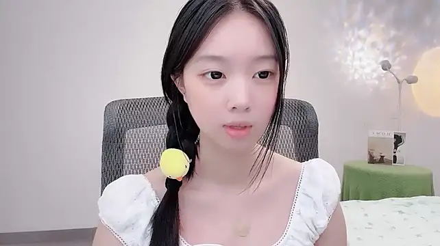 Yoyo33355 stripchat live cam model