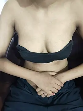 Hie-Lily stripchat live cam model