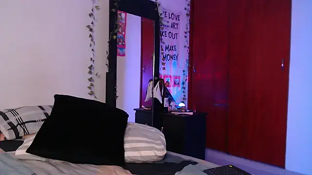 little_kayla_ stripchat live cam model
