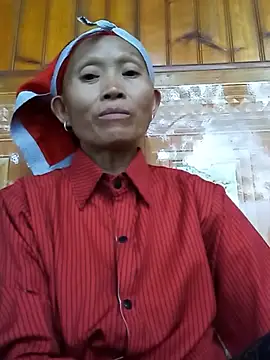 Nguyen_Emaa stripchat live cam model