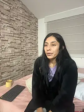 Lucyjoi stripchat live cam model