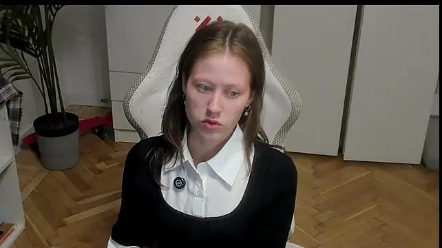 Silly__Milly stripchat live cam model