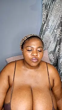 BIGBOOTYXX29 stripchat live cam model