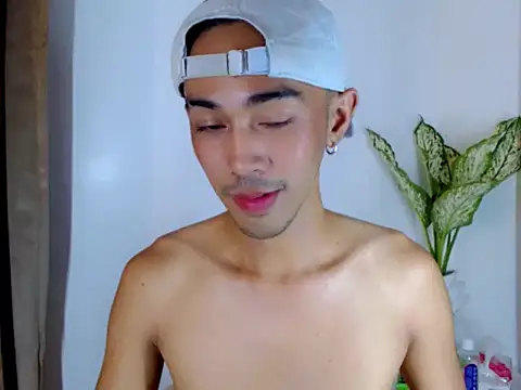 crocodale stripchat live cam model