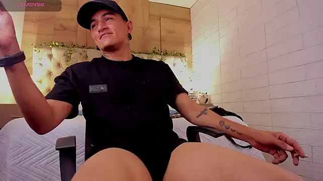 LiamDeeps stripchat live cam model