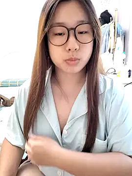 Jiangjiang18 stripchat live cam model