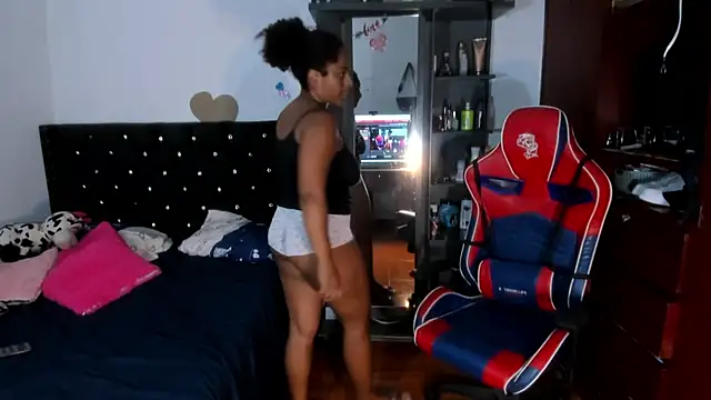 BellaKarla stripchat live cam model