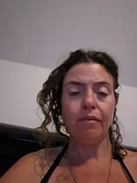 1rubylouxe stripchat live cam model