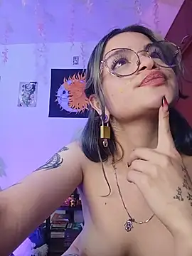 Raventh_ stripchat live cam model